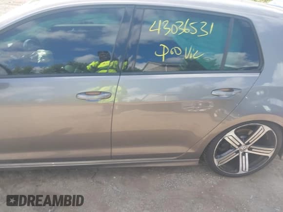 ✅ 2016 Volkswagen Golf R • VIN: WVWUF7AUXGW115982 • Lot: 43036531. Wystawiony na IAAI z przebiegiem 97 055 mil. Bezpłatny archiwum sprzedaży aukcyjnych z USA i szczegółowy raport historii pojazdu na DreamBid. Zdjęcie 14.