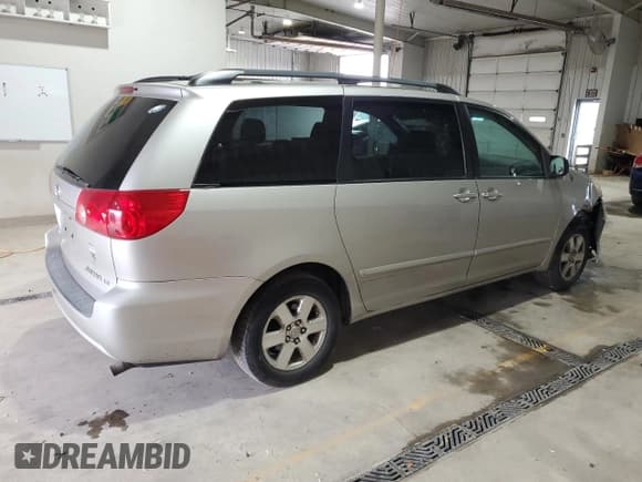 ✅ 2006 Toyota Sienna LE • VIN: 5TDZA23C26S524374 • Lot: 93136895. Wystawiony na Copart z przebiegiem 196 512 mil. Bezpłatny archiwum sprzedaży aukcyjnych z USA i szczegółowy raport historii pojazdu na DreamBid. Zdjęcie 3.