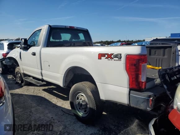 ✅ 2019 Ford F-250 XL • VIN: 1FTBF2B67KED50526 • Lot: 41816635. Listed on Copart with 115,208 mi. Free auction sales archive from the USA and detailed vehicle history report at DreamBid. Image 2.