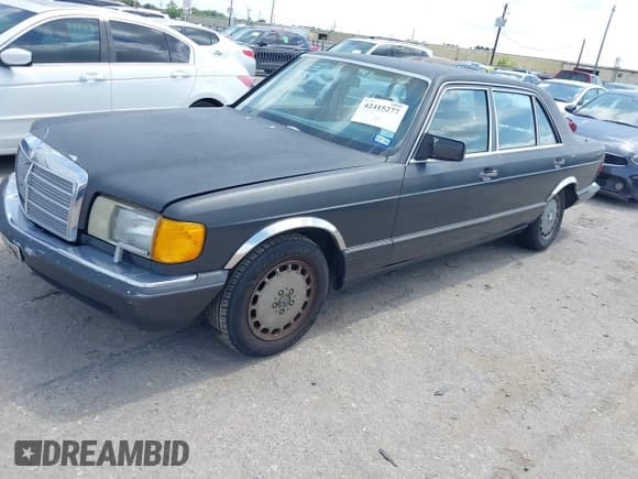 ✅ 1989 Mercedes-Benz 420 SEL • VIN: WDBCA35E1KA466385 • Lot: 42415277. Listed on IAAI with 155,846 mi. Free auction sales archive from the USA and detailed vehicle history report at DreamBid. Image 2.