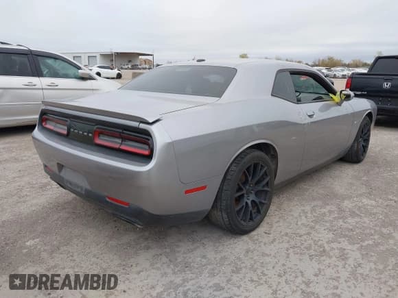 ✅ 2017 Dodge Challenger R/T Shaker • VIN: 2C3CDZBT3HH651390 • Lot: 41097999. Listed on IAAI with 128,289 mi. Free auction sales archive from the USA and detailed vehicle history report at DreamBid. Image 4.