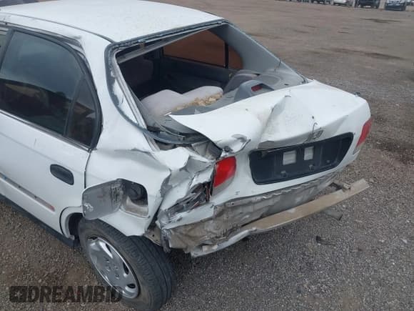 ✅ 1998 Honda Civic DX • VIN: 2HGEJ6629WH551418 • Lot: 42137262. Listed on IAAI with 180,704 mi. Free auction sales archive from the USA and detailed vehicle history report at DreamBid. Image 6.