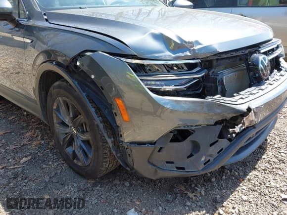 ✅ 2022 Volkswagen Tiguan SE • VIN: 3VV2B7AXXNM019538 • Lot: 42109211. Wystawiony na IAAI z przebiegiem 30 576 mil. Bezpłatny archiwum sprzedaży aukcyjnych z USA i szczegółowy raport historii pojazdu na DreamBid. Zdjęcie 17.