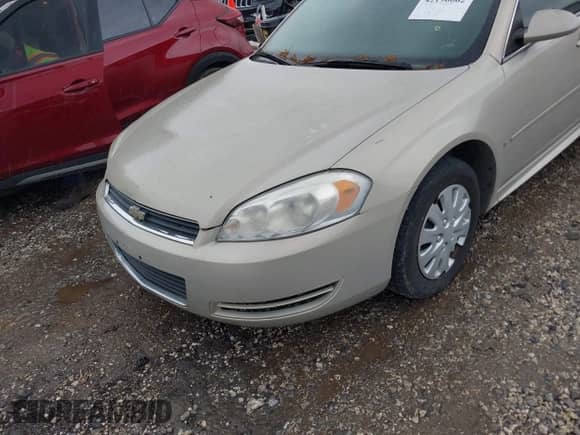 2009 Chevrolet Impala Police Police z VIN 2G1WS57MX91285861, wystawiony jako IAAI lot #42196062 z przebiegiem 242 677 mil mil oraz . Historia ofert i sprzedaży dostępna na DreamBid. Obrazek 6.