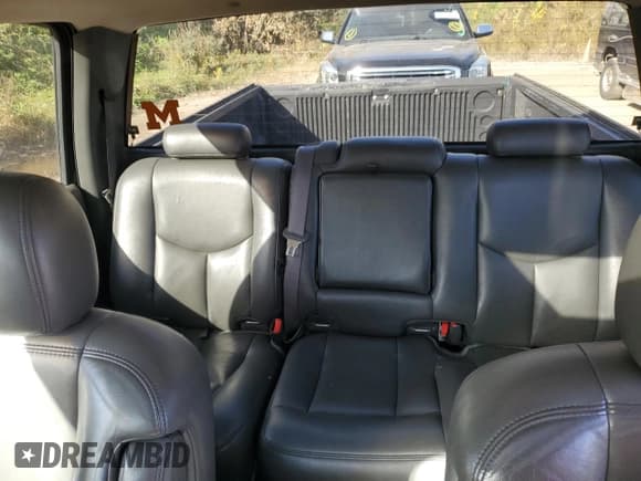 ✅ 2005 Chevrolet Silverado 1500 Z71 • VIN: 2GCEK13T751305874 • Лот: 76811054. Опубликован ранее на Copart с пробегом 241 561 миль. Бесплатный доступ к архиву аукционных продаж из США и подробный отчёт об истории автомобиля на DreamBid. Изображение 10.