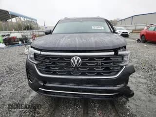 ✅ 2025 Volkswagen Atlas SEL Premium R-Line • VIN: 1V2FR2CA0SC561122 • Lot: 87204645. Wystawiony na Copart z przebiegiem 4 420 mil. Bezpłatny archiwum sprzedaży aukcyjnych z USA i szczegółowy raport historii pojazdu na DreamBid. Zdjęcie 5.