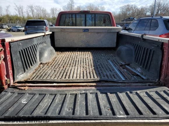 ✅ 1997 Ford F-250 • VIN: 1FTHX26H5VEB38568 • Lot: 44604535. Wystawiony na Copart z przebiegiem 302 998 mil. Bezpłatny archiwum sprzedaży aukcyjnych z USA i szczegółowy raport historii pojazdu na DreamBid. Zdjęcie 10.