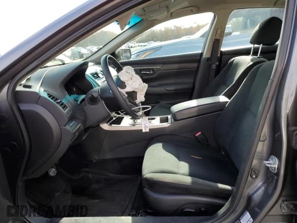 ✅ 2015 Nissan Altima 2.5 • VIN: 1N4AL3AP3FN917704 • Lot: 92343535. Listed on Copart with 85,220 mi. Free auction sales archive from the USA and detailed vehicle history report at DreamBid. Image 7.