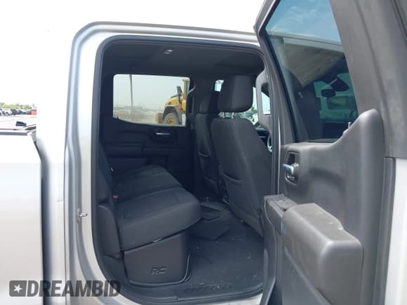 ✅ 2022 Chevrolet Silverado 1500 Custom • VIN: 3GCPWBEK0NG184586 • Lot: 43335293. Wystawiony na IAAI z przebiegiem 111 711 mil. Bezpłatny archiwum sprzedaży aukcyjnych z USA i szczegółowy raport historii pojazdu na DreamBid. Zdjęcie 8.
