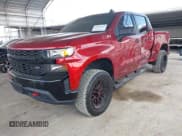 ✅ 2021 Chevrolet Silverado 1500 Custom Trail Boss • VIN: 3GCPYCEFXMG383713 • Lot: 43198191. Wystawiony na IAAI z przebiegiem 78 118 mil. Bezpłatny archiwum sprzedaży aukcyjnych z USA i szczegółowy raport historii pojazdu na DreamBid. Zdjęcie 2.