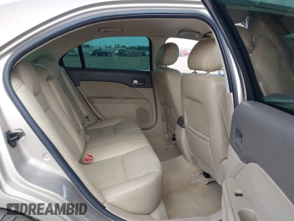 ✅ 2007 Mercury Milan Premier • VIN: 3MEHM08157R655106 • Lot: 42804765. Wystawiony na IAAI z przebiegiem 111 015 mil. Bezpłatny archiwum sprzedaży aukcyjnych z USA i szczegółowy raport historii pojazdu na DreamBid. Zdjęcie 8.