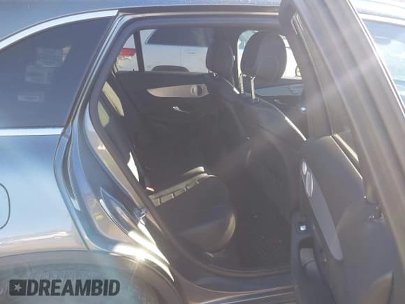 ✅ 2019 Mercedes-Benz GLC 300 • VIN: WDC0G4KB7KF569309 • Lot: 43786735. Wystawiony na IAAI z przebiegiem 175 695 mil. Bezpłatny archiwum sprzedaży aukcyjnych z USA i szczegółowy raport historii pojazdu na DreamBid. Zdjęcie 8.