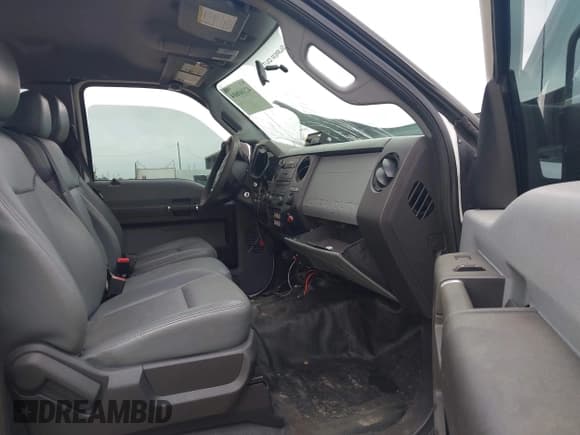 ✅ 2015 Ford F-250 XL • VIN: 1FD7X2B6XFEB07605 • Lot: 42160604. Wystawiony na IAAI z przebiegiem Nie podano. Bezpłatny archiwum sprzedaży aukcyjnych z USA i szczegółowy raport historii pojazdu na DreamBid. Zdjęcie 5.