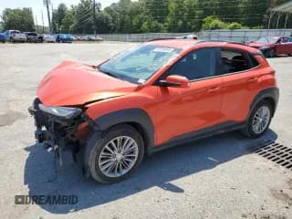 ✅ 2019 Hyundai Kona SEL • VIN: KM8K22AA6KU290497 • Лот: 65185095. Опубликован ранее на Copart с пробегом 107 612 миль. Бесплатный доступ к архиву аукционных продаж из США и подробный отчёт об истории автомобиля на DreamBid. Изображение 1.