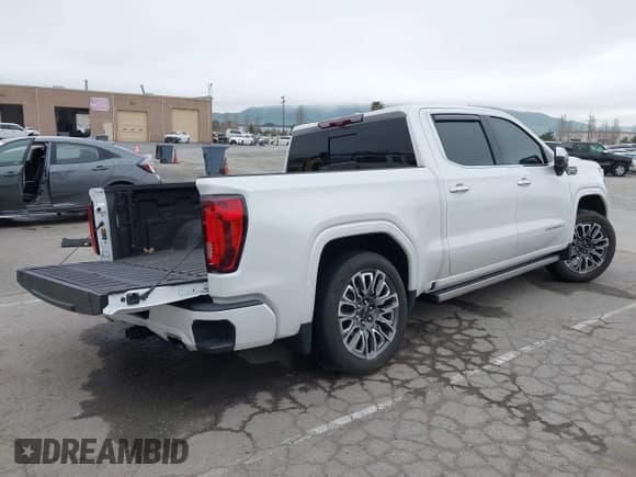 ✅ 2023 GMC Sierra 1500 Denali Ultimate • VIN: 1GTUUHEL2PZ298886 • Лот: 41976852. Опубликован ранее на IAAI с пробегом 15 586 миль. Бесплатный доступ к архиву аукционных продаж из США и подробный отчёт об истории автомобиля на DreamBid. Изображение 4.