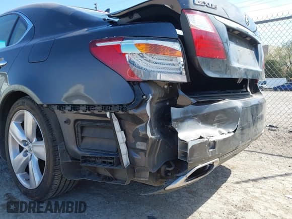 ✅ 2010 Lexus LS 460 • VIN: JTHBL5EF3A5099023 • Лот: 41865321. Опубликован ранее на IAAI с пробегом 136 845 миль. Бесплатный доступ к архиву аукционных продаж из США и подробный отчёт об истории автомобиля на DreamBid. Изображение 20.