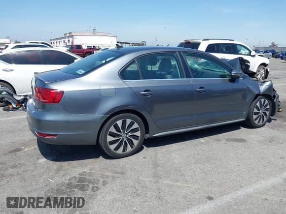 ✅ 2013 Volkswagen Jetta Hybrid SE • VIN: 3VW637AJ1DM232687 • Лот: 41973407. Опубликован ранее на IAAI с пробегом 70 428 миль. Бесплатный доступ к архиву аукционных продаж из США и подробный отчёт об истории автомобиля на DreamBid. Изображение 13.