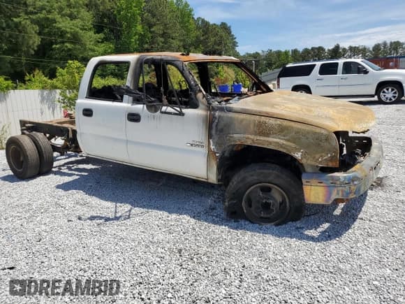 ✅ 2006 Chevrolet Silverado 1500 • VIN: 1GBJC33D66F164861 • Lot: 55759755. Wystawiony na Copart z przebiegiem Nie podano. Bezpłatny archiwum sprzedaży aukcyjnych z USA i szczegółowy raport historii pojazdu na DreamBid. Zdjęcie 4.