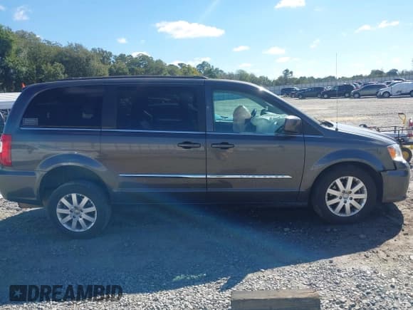 ✅ 2016 Chrysler Town & Country Touring • VIN: 2C4RC1BG8GR279888 • Лот: 43458441. Опубликован ранее на IAAI с пробегом 120 751 миль. Бесплатный доступ к архиву аукционных продаж из США и подробный отчёт об истории автомобиля на DreamBid. Изображение 13.