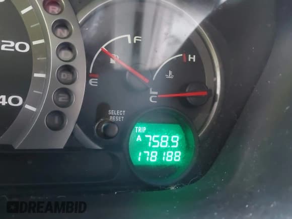 ✅ 2004 Honda Pilot EX • VIN: 5FNYF185X4B008654 • Lot: 43787659. Listed on IAAI with 178,188 mi. Free auction sales archive from the USA and detailed vehicle history report at DreamBid. Image 7.