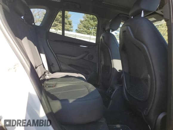 ✅ 2021 BMW X1 xDrive28i • VIN: WBXJG9C05M3M70872 • Lot: 48366915. Wystawiony na Copart z przebiegiem 40 662 mil. Bezpłatny archiwum sprzedaży aukcyjnych z USA i szczegółowy raport historii pojazdu na DreamBid. Zdjęcie 11.