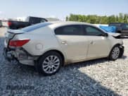✅ 2013 Buick LaCrosse • VIN: 1G4G55E31DF233125 • Lot: 55670155. Wystawiony na Copart z przebiegiem 127 204 mil. Bezpłatny archiwum sprzedaży aukcyjnych z USA i szczegółowy raport historii pojazdu na DreamBid. Zdjęcie 3.