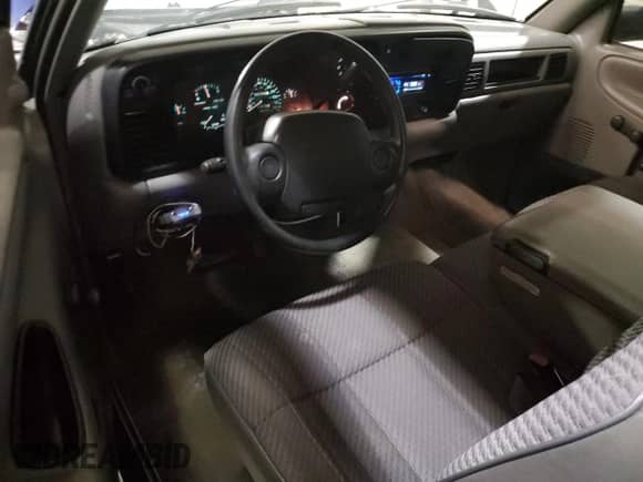 1995 Dodge 1500 z VIN 1B7HC16Y6SS233532, wystawiony jako Copart lot #80938484 z przebiegiem 87 885 mil mil oraz Szkoda całkowita • Salvage title. Historia ofert i sprzedaży dostępna na DreamBid. Obrazek 8.