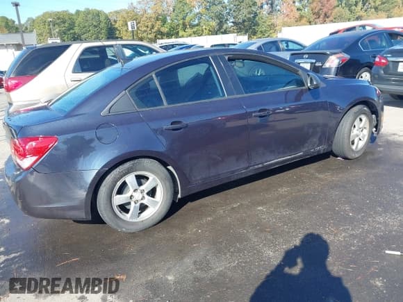 ✅ 2014 Chevrolet Cruze LS • VIN: 1G1PA5SH3E7461213 • Lot: 43617659. Wystawiony na IAAI z przebiegiem 137 810 mil. Bezpłatny archiwum sprzedaży aukcyjnych z USA i szczegółowy raport historii pojazdu na DreamBid. Zdjęcie 4.