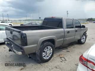 2003 Chevrolet Silverado 1500HD LS z VIN 1GCGC13U83F186723, wystawiony jako Copart lot #63916365 z przebiegiem Nie podano mil oraz Szkoda całkowita • Salvage title. Historia ofert i sprzedaży dostępna na DreamBid. Obrazek 3.