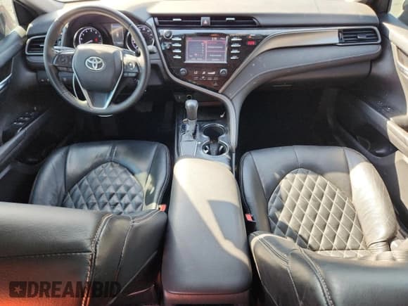 ✅ 2019 Toyota Camry SE • VIN: 4T1B11HK8KU162063 • Lot: 82526105. Wystawiony na Copart z przebiegiem 78 507 mil. Bezpłatny archiwum sprzedaży aukcyjnych z USA i szczegółowy raport historii pojazdu na DreamBid. Zdjęcie 8.