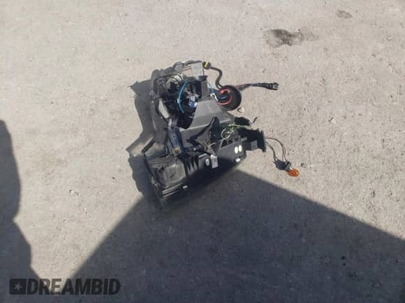 2013 Ford F-150 XLT z VIN 1FTFW1EF8DKE93688, wystawiony jako Copart lot #84923875 z przebiegiem 93 730 mil mil oraz Czysty tytuł • Clean title. Historia ofert i sprzedaży dostępna na DreamBid. Obrazek 12.