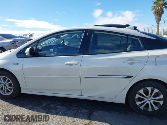 ✅ 2020 Toyota Prius LE • VIN: JTDKARFP8L3150875 • Лот: 43668324. Опубликован ранее на IAAI с пробегом 45 959 миль. Бесплатный доступ к архиву аукционных продаж из США и подробный отчёт об истории автомобиля на DreamBid. Изображение 15.