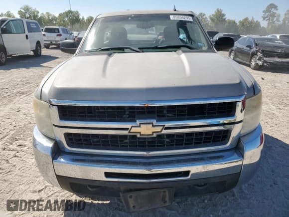 ✅ 2007 Chevrolet Silverado 2500HD 1LT • VIN: 1GCHK24K07E506784 • Lot: 85856295. Wystawiony na Copart z przebiegiem 153 035 mil. Bezpłatny archiwum sprzedaży aukcyjnych z USA i szczegółowy raport historii pojazdu na DreamBid. Zdjęcie 5.