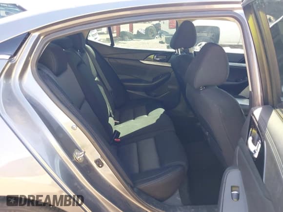 ✅ 2017 Nissan Maxima SL • VIN: 1N4AA6APXHC381274 • Lot: 42883949. Listed on IAAI with 83,357 mi. Free auction sales archive from the USA and detailed vehicle history report at DreamBid. Image 8.