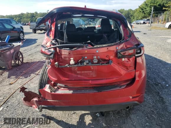 ✅ 2024 Mazda CX-5 S Premium • VIN: JM3KFBDM1R0400766 • Lot: 81095165. Wystawiony na Copart z przebiegiem 19 366 mil. Bezpłatny archiwum sprzedaży aukcyjnych z USA i szczegółowy raport historii pojazdu na DreamBid. Zdjęcie 6.