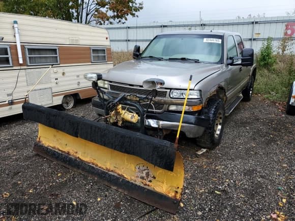 ✅ 2002 Chevrolet Silverado 2500HD LS • VIN: 1GCHK23192F157698 • Лот: 82444165. Опубликован ранее на Copart с пробегом 214 582 миль. Бесплатный доступ к архиву аукционных продаж из США и подробный отчёт об истории автомобиля на DreamBid. Изображение 1.
