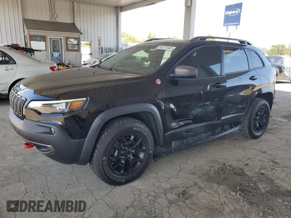 ✅ 2019 Jeep Cherokee Trailhawk • VIN: 1C4PJMBX3KD401678 • Лот: 84207545. Опубликован ранее на Copart с пробегом 78 010 миль. Бесплатный доступ к архиву аукционных продаж из США и подробный отчёт об истории автомобиля на DreamBid. Изображение 1.