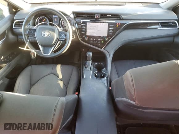 ✅ 2018 Toyota Camry LE • VIN: 4T1B11HK9JU550255 • Lot: 90315715. Wystawiony na Copart z przebiegiem 418 282 mil. Bezpłatny archiwum sprzedaży aukcyjnych z USA i szczegółowy raport historii pojazdu na DreamBid. Zdjęcie 8.