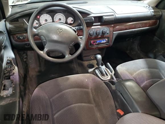 ✅ 2002 Dodge Stratus SXT • VIN: 1B3EL46R22N151102 • Lot: 71588485. Wystawiony na Copart z przebiegiem 243 325 mil. Bezpłatny archiwum sprzedaży aukcyjnych z USA i szczegółowy raport historii pojazdu na DreamBid. Zdjęcie 8.