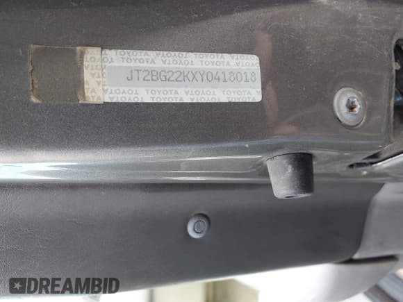 ✅ 2000 Toyota Camry LE • VIN: JT2BG22KXY0418018 • Lot: 43381609. Wystawiony na IAAI z przebiegiem 169 958 mil. Bezpłatny archiwum sprzedaży aukcyjnych z USA i szczegółowy raport historii pojazdu na DreamBid. Zdjęcie 9.