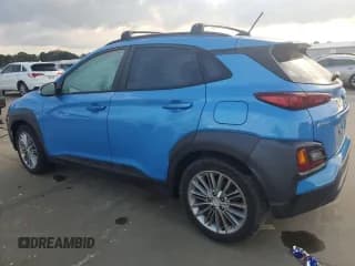 ✅ 2020 Hyundai Kona SEL • VIN: KM8K22AA0LU517345 • Лот: 73967914. Опубликован ранее на Copart с пробегом Не указан. Бесплатный доступ к архиву аукционных продаж из США и подробный отчёт об истории автомобиля на DreamBid. Изображение 2.