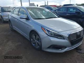 2017 Hyundai Sonata Limited with VIN KMHE34L10HA054800, listed as a IAAI auction lot 43287146 with 110,956 mi miles and . Bid and sale history available at DreamBid. Image 1.