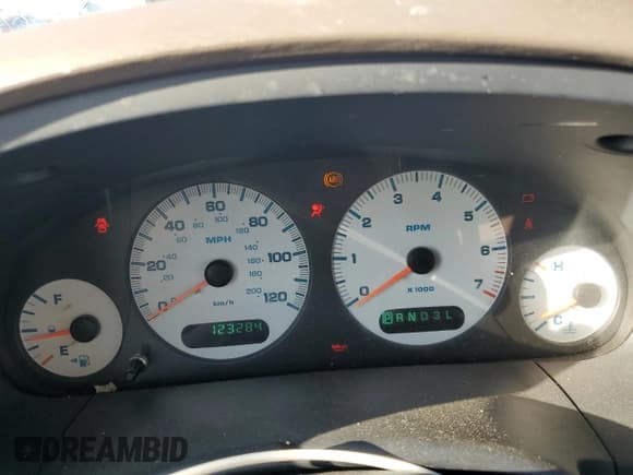 ✅ 2003 Dodge Caravan SE • VIN: 1D4GP24313B285149 • Lot: 82296405. Listed on Copart with 123,284 mi. Free auction sales archive from the USA and detailed vehicle history report at DreamBid. Image 9.