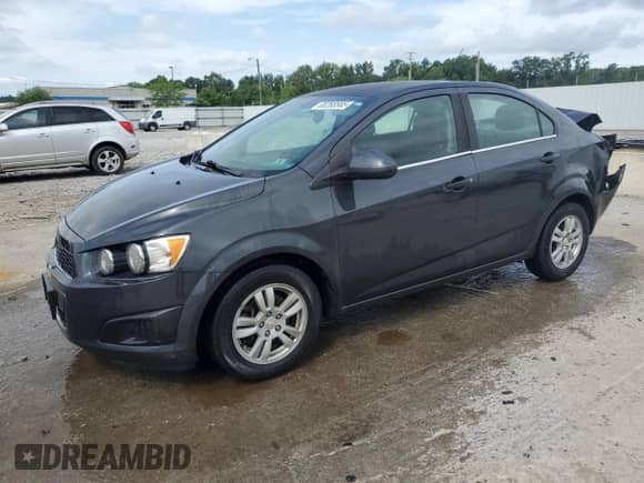 2014 Chevrolet Sonic LT z VIN 1G1JC5SHXE4200758, wystawiony jako Copart lot #65268585 z przebiegiem 136 698 mil mil oraz Nie do naprawy • Non repairable. Historia ofert i sprzedaży dostępna na DreamBid. Obrazek 1.