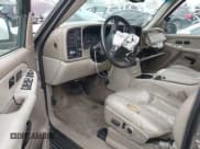 ✅ 2002 Chevrolet Suburban LS • VIN: 1GNEC16T02J206251 • Lot: 42732097. Wystawiony na IAAI z przebiegiem 276 973 mil. Bezpłatny archiwum sprzedaży aukcyjnych z USA i szczegółowy raport historii pojazdu na DreamBid. Zdjęcie 5.