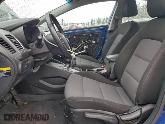 ✅ 2018 Kia Forte LX • VIN: 3KPFL4A74JE175171 • Лот: 94295985. Опубликован ранее на Copart с пробегом 75 587 миль. Бесплатный доступ к архиву аукционных продаж из США и подробный отчёт об истории автомобиля на DreamBid. Изображение 7.