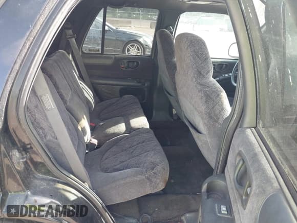 ✅ 1998 GMC Jimmy SL • VIN: 1GKCS13W0W2530290 • Lot: 42831830. Wystawiony na IAAI z przebiegiem 228 103 mil. Bezpłatny archiwum sprzedaży aukcyjnych z USA i szczegółowy raport historii pojazdu na DreamBid. Zdjęcie 8.