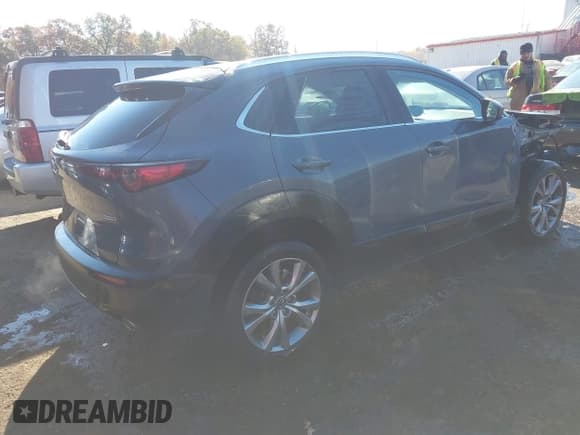 ✅ 2021 Mazda CX-30 Premium • VIN: 3MVDMBDL3MM252803 • Lot: 43520132. Wystawiony na IAAI z przebiegiem 44 307 mil. Bezpłatny archiwum sprzedaży aukcyjnych z USA i szczegółowy raport historii pojazdu na DreamBid. Zdjęcie 4.