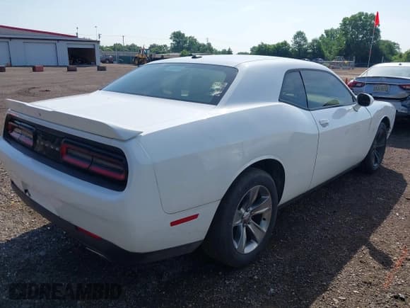 ✅ 2019 Dodge Challenger SXT • VIN: 2C3CDZAG8KH677561 • Lot: 42545323. Wystawiony na IAAI z przebiegiem 72 429 mil. Bezpłatny archiwum sprzedaży aukcyjnych z USA i szczegółowy raport historii pojazdu na DreamBid. Zdjęcie 4.