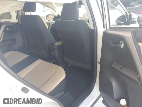 ✅ 2018 Toyota RAV4 XLE • VIN: 2T3WFREV2JW512910 • Lot: 42772049. Listed on IAAI with 138,019 mi. Free auction sales archive from the USA and detailed vehicle history report at DreamBid. Image 8.